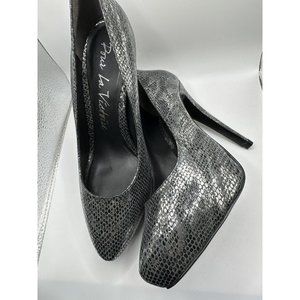 NIB Pour La Victoire BLISS Silver‎ Snake Skin Size 9.5 , New in Box, Metallic